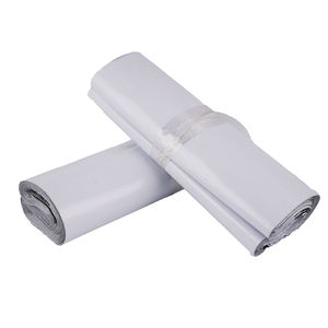 Bolsa de Envío de Plástico Blanca Mate Biodegradable y Ecológica con Logotipo Personalizado, Reciclable e Impermeable para Empaque de Ropa - Product Image 1