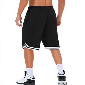 Shorts de basket-ball noirs pour hommes, 100% coton, toile unie, séchage rapide, taille à cordon de serrage, style sportif, longueur bermuda, bande latérale - Product Image 1
