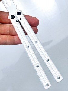 Cuchillo Karambit Plegable Tipo Mariposa, Modelo CSGO Series, Acero 3Cr13, No Afilado, para Caza, Entrenamiento, Ajustable y con Hoja Reemplazable - Product Image 3