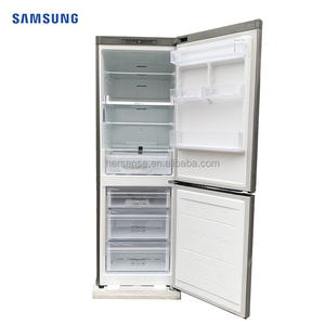 Réfrigérateur encastrable 321L avec distributeur d'eau, affichage de la température intégré, double porte, congélateur central - Product Image 1