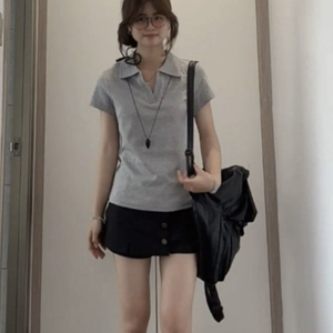เสื้อแขนสั้นผู้หญิงผ้าฝ้ายผสมใยไผ่ถักสีเทา ระบายอากาศได้ดี สวมใส่สบาย สีพื้น คอวี ความยาวปกติ - Product Image 2