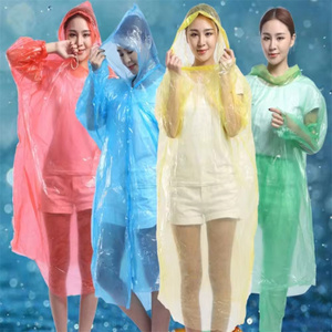 Fabrika fiyat toptan renkli Pe tek kullanımlık yağmurluk özel çocuklar ve yetişkin için hafif taşınabilir yetişkin plastik panço - Product Image 5