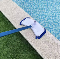 Tête d'aspirateur pour piscine avec poils bleus, pare-chocs anti-rayures et adaptateur de perche, tête de nettoyage par aspiration pour fond et parois de piscine