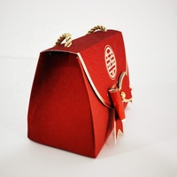 Mini boîte cadeau de mariage en origami rouge pour bonbons, chocolats, friandises, élégante en cuir et papier avec un design gaufré en feuille UV