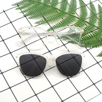Lunettes de vue œil-de-chat tendance pour femmes avec verres PC transparents confortables, monture PC durable pour usage quotidien, étui à lunettes inclus