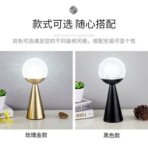 โคมไฟตั้งโต๊ะแก้วสไตล์นอร์ดิก โพสต์โมเดิร์น มินิมอล แต่งด้วยสีทอง ให้แสงอบอุ่น หรูหรา เหมาะสำหรับห้องนั่งเล่น ห้องนอน ข้างเตียง ดีไซน์มินิมอล - Product Image 5