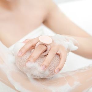 Éponge de bain multifonctionnelle avec ventouse pour la salle de bain, outil de nettoyage pour douche et salle de bain, vente en gros - Product Image 5