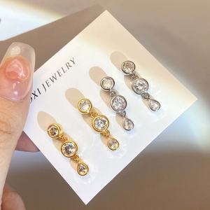 Ensemble de bijoux en gros tendance plaqué or 18 carats avec zircon scintillant, collier ras-du-cou délicat et boucles d'oreilles pour femme - Product Image 4