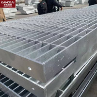 Grille en barres soudées 5x5 cm en acier galvanisé à chaud pour passerelle industrielle