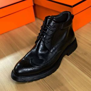 รองเท้าดีไซน์เนอร์ปี 2025 สวมใส่สบาย ดีไซน์ใหม่ ขายดีที่สุด ระบายอากาศได้ดี น้ำหนักเบา พื้นยางกันลื่น หนังแท้ หัวเหลี่ยม - Product Image 3