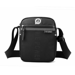 Sac bandoulière unisexe léger en nylon avec logo personnalisé, sac banane décontracté en polyester à sangle unique - Product Image 1