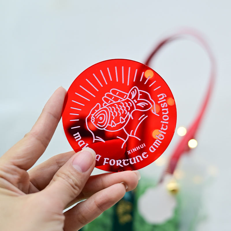 สีแดงโปร่งใส