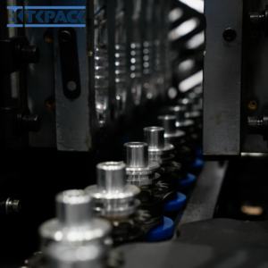 Machine de soufflage automatique à 6 cavités pour bouteilles d'eau en plastique pour animaux de compagnie, 100 ml à 2 l, moulage par étirage, Mitsubishi AirTac High - Product Image 6