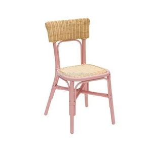 Chaise pour enfants en rotin artisanale moderne et écologique avec des dispositifs de sécurité pour une utilisation dans les hôtels et les cuisines, idéale pour les fêtes d'anniversaire et les événements - Product Image 1