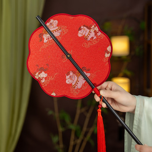 พัดจีนแบบม้วนได้ 8 กลีบ ลายดอกเบกอนีอา ทำด้วยมือ ผ้าไหมแจ็คการ์ดแบบตะวันออก พร้อมพู่ห้อย ประดับลายดอกไม้นำโชค พัดพับได้ - Product Image 2