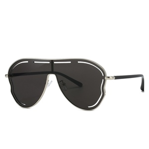 Gafas de Sol de una Pieza Extra Grandes con Marco Hueco para Mujer, Gafas de Sol de Marca de Lujo con Forma Especial para Damas - Product Image 1