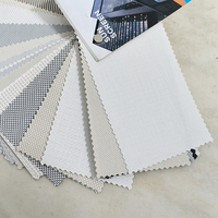 Tissu pour stores enrouleurs industriels en polyester, best-seller, couleur personnalisée, durable, imperméable, protection solaire, filtrant la lumière, directement de l'usine