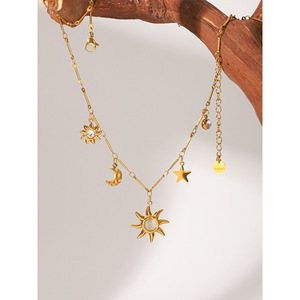 Colliers tendance et créatifs en acier inoxydable plaqué or véritable 18 carats avec pendentifs géométriques Lune, Étoile, Soleil pour filles, résistants au ternissement - Product Image 3