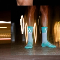Logo personnalisé Chaussettes de course réfléchissantes Chaussettes de sport de trail running ultra respirantes Hommes Femmes Chaussettes légères de cyclisme et de basket-ball Jeunes