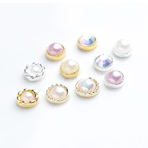 Décorations d'ongles en alliage métallique argenté et doré à dos plat, petites breloques 3D encadrées de perles, accessoires de manucure - Product Image 1