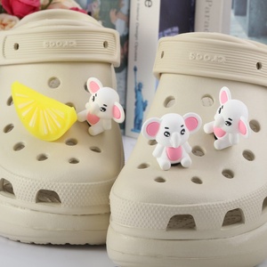 Nouveaux charms 3D pour sabots, accessoires <span class=keywords><strong>de</strong></span> sabots en PVC mignons et amusants, décorations <span class=keywords><strong>de</strong></span> chaussures kawaii en forme <span class=keywords><strong>de</strong></span> fleurs pour enfants, filles et femmes - Product Image 3