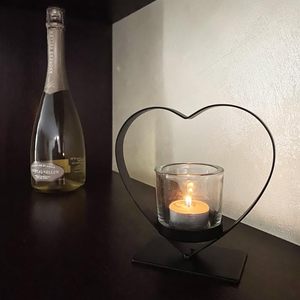 Portacandele a forma di cuore con bicchieri in vetro per tealight, decorazione in metallo nero per centrotavola, regalo di San Valentino - Product Image 5