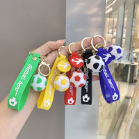 Porte-clés personnalisés en vente flash, mini porte-clés en PVC de simulation de dessin animé, football, pendentif pour sac à dos, cadeau en gros