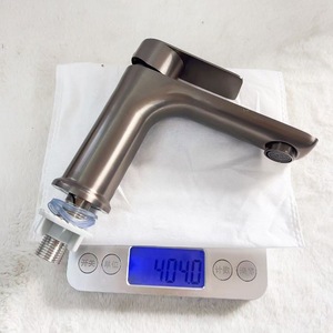 Robinet de lavabo en acier inoxydable à poignée unique, montage sur plan, style moderne, finition bronze canon, monotrou - Product Image 3