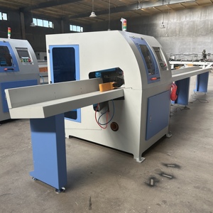 Système de transfert à pignon-rail pour <span class=keywords><strong>scie</strong></span> à <span class=keywords><strong>onglet</strong></span> horizontale automatique 45/90°, assurant une alimentation stable et de haute précision des matériaux pour le travail du bois - Product Image 4