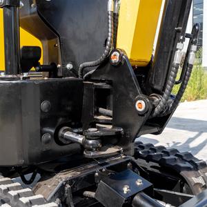 Miniexcavadora HIGHTOP HT10CZ Avanzada Equipada con Motor de 7Kw - Certificación CE y EPA, Durabilidad - Product Image 6