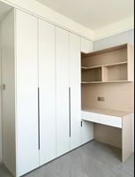 Armoire en bois sur mesure et bureau d'angle avec étagère de style minimaliste pour chambre à coucher