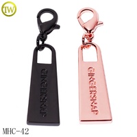 Accessoires de sac à main en métal, étiquette rectangulaire, plaque de suspension en métal pour sac à main, accessoires de portefeuille, porte-clés en métal couleur bronze, fournis directement par l'usine