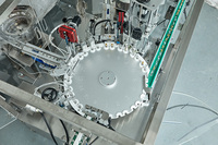 Machine de remplissage et de bouchage automatique monobloc rotative antidéflagrante pour petits flacons d'huiles essentielles et d'arômes, de Guangzhou