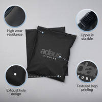 Sacs en plastique refermables avec fermeture éclair givrée, impression de logo personnalisée de haute qualité, sacs en plastique mats noirs avec fermeture éclair pour l'emballage des vêtements