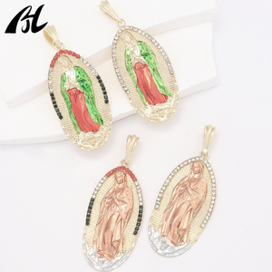 Collar con Colgante de la Virgen María Chapado en Oro de 14K, Lujoso Amuleto Religioso de Moda con Diamantes, Madonna de Guadalupe, Joyería - Product Image 5