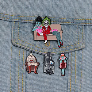 Terror Friday Maske Emaille-Pin Cartoon Metall-Brosche Anstecknadel Schmuck Rucksack-Accessoires Großhandel - Product Image 1