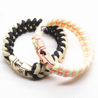 Bracelets en paracorde personnalisés avec logo, accessoires de style varié, manilles réglables en métal pour paracorde – Vente en gros