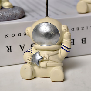Porta Tarjetas con Diseño de Astronauta Miniatura de Resina Dorada, Adorno de Escritorio, Regalo de Cumpleaños, Decoración - Product Image 4