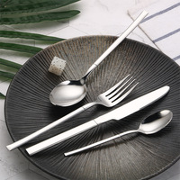 DINGYON OEM/ODM Ensemble de couverts en acier inoxydable multicolore, design minimaliste moderne, finition miroir, pour service de steak à l'occidentale