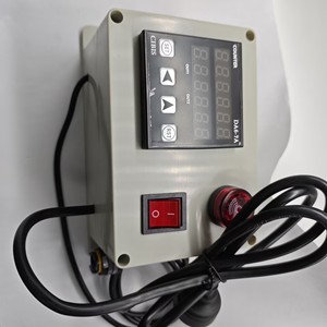 Compteur avec alarme pour détection d'objets incolores DA6-7A+ avec capteur infrarouge pour utilisation sur chaîne de montage - Product Image 3