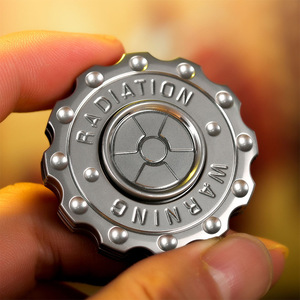 Spinner Antistress <span class=keywords><strong>Rotante</strong></span> 2-<span class=keywords><strong>in</strong></span>-1 con Cuscinetti <span class=keywords><strong>in</strong></span> Acciaio Inossidabile, Giocattolo EDC a Forma di Moneta - Product Image 2