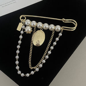 Broche Vintage Elégante Perle Gland Strass Fleur Bowknot Designer Mode Broches Pins pour Femmes Robe - Product Image 1