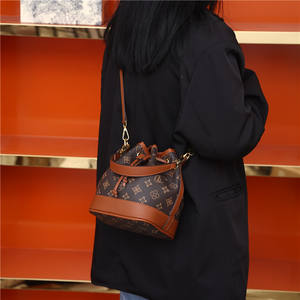 Bolso tipo cubo de inspiración vintage para mujer, para uso diario, con capacidad de moda, elegante, de lujo, bandolera de hombro para mujer, para salidas informales - Product Image 6