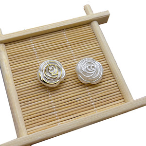 Off White Rose <b>Beads</b> With Gold Foil 17mm <b>Plastic</b> Resin Scattered <b>Beads</b> For Phone Decoration - Product Image 5