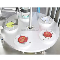 Machine de scellage rotative automatique pour petits pots de thé avec film et scellage sous vide pour l'emballage des boissons