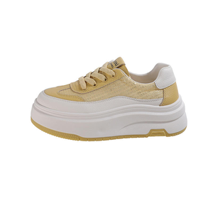 Chaussures de sport en cuir véritable pour femmes, nouvelle arrivée, blanches, décontractées, athlétiques, en maille respirante, à semelle épaisse, style marche - Product Image 1