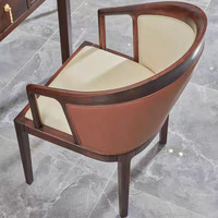 Chaise de salle à manger en bois rembourrée sans accoudoirs BST avec coussin en cuir PU pour restaurant et salon
