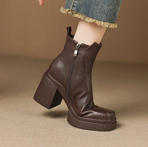 Botas impermeables y transpirables de microfibra estilo western, botas de tobillo con parte superior de cuero vacuno, botas con forro de piel de oveja - Product Image 5