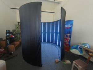 Vente directe usine : Cabine photo 360 avec enclos, toile de fond, éclairage LED RGB et caméra pour vidéo 360 - Product Image 2