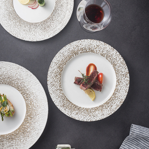 Assiette occidentale de luxe légère à salade domestique 65cm plats à disque en céramique assiettes rondes en porcelaine de Chine avec design graphiti - Product Image 2